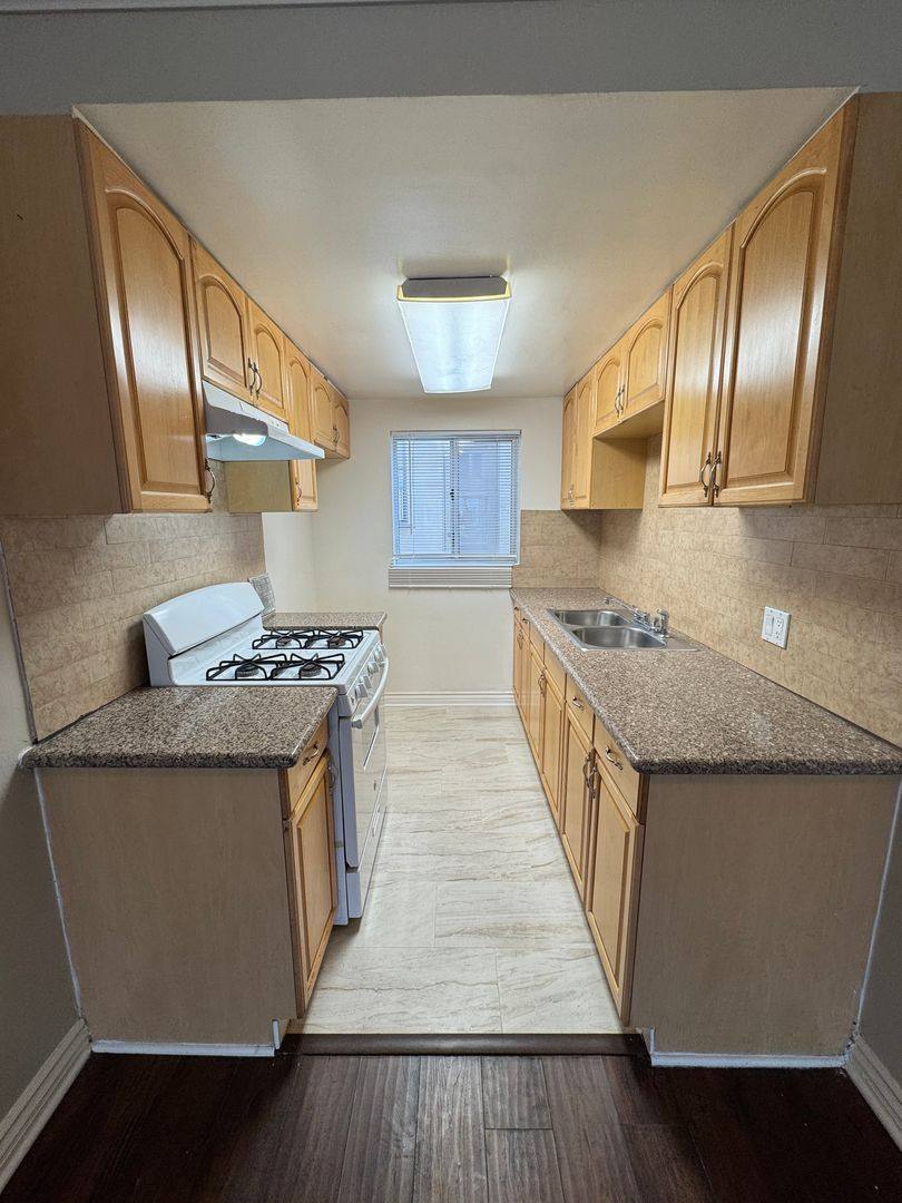 Apartment for rent at 1332 E Broadway, Glendale, CA 91205