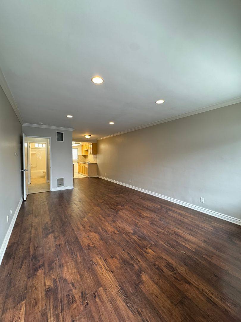 Apartment for rent at 1332 E Broadway, Glendale, CA 91205