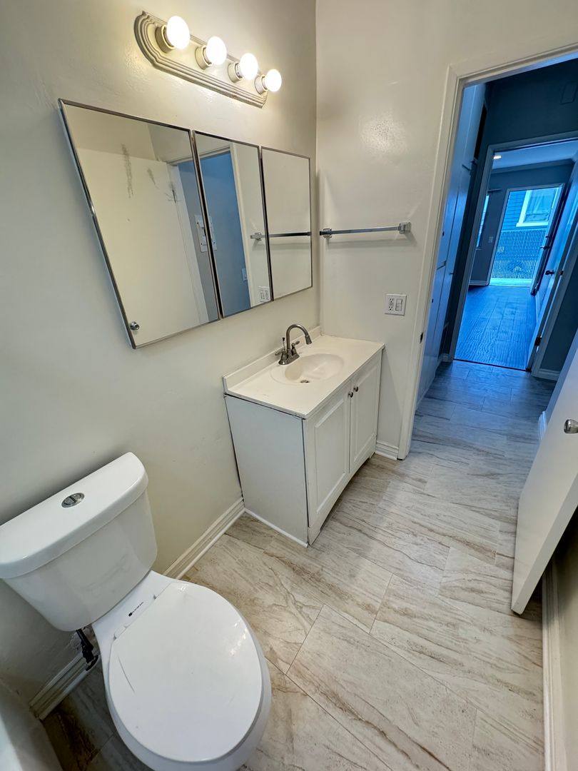 Apartment for rent at 1332 E Broadway, Glendale, CA 91205