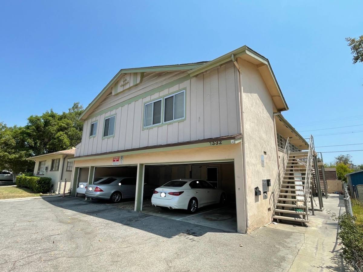 Apartment for rent at 1332 E Broadway, Glendale, CA 91205