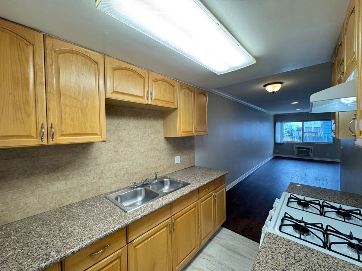 Apartment for rent at 1332 E Broadway, Glendale, CA 91205