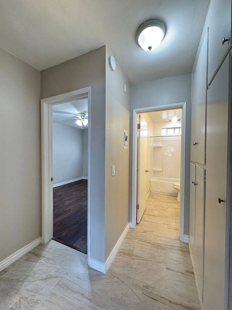 Apartment for rent at 1332 E Broadway, Glendale, CA 91205