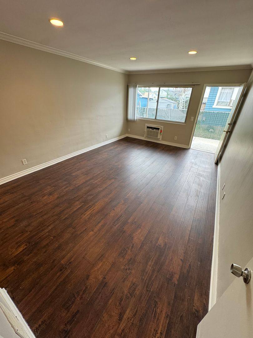 Apartment for rent at 1332 E Broadway, Glendale, CA 91205