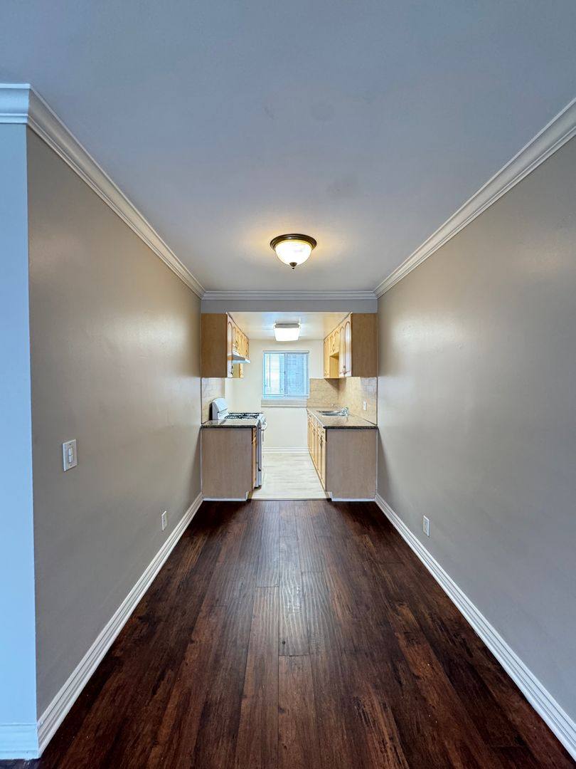 Apartment for rent at 1332 E Broadway, Glendale, CA 91205