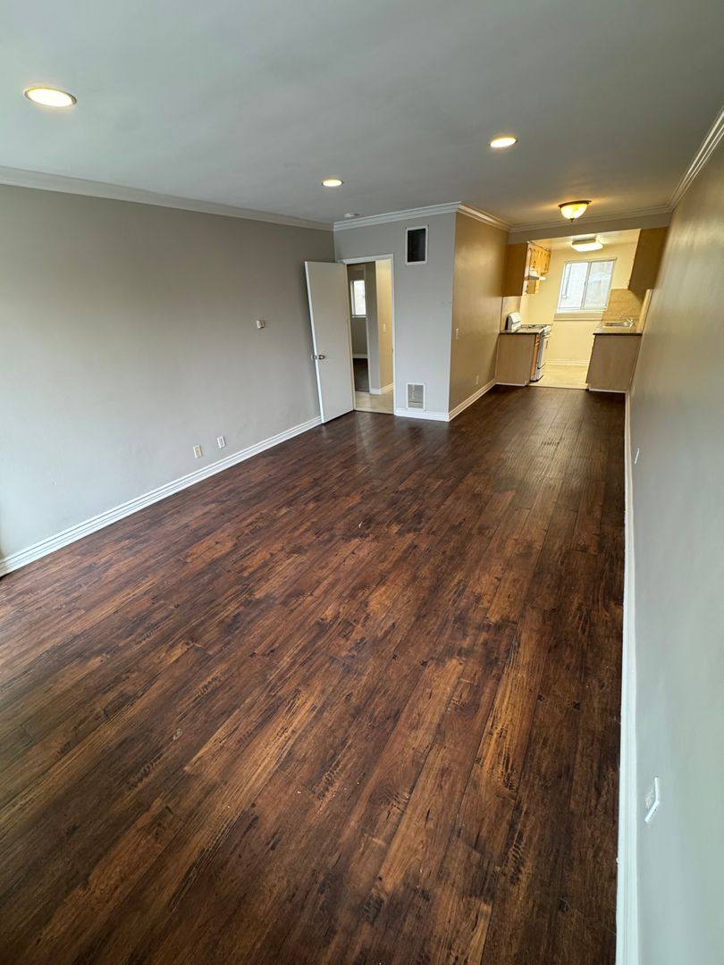 Apartment for rent at 1332 E Broadway, Glendale, CA 91205