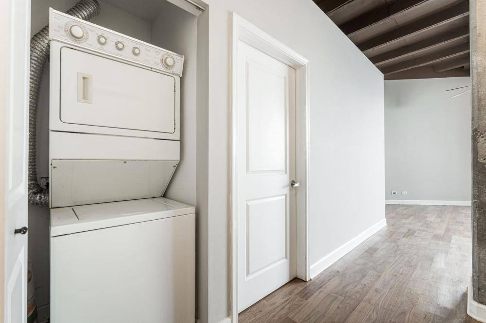 Apartment for rent at 4131 W Belmont Ave #413, Chicago, IL 60641