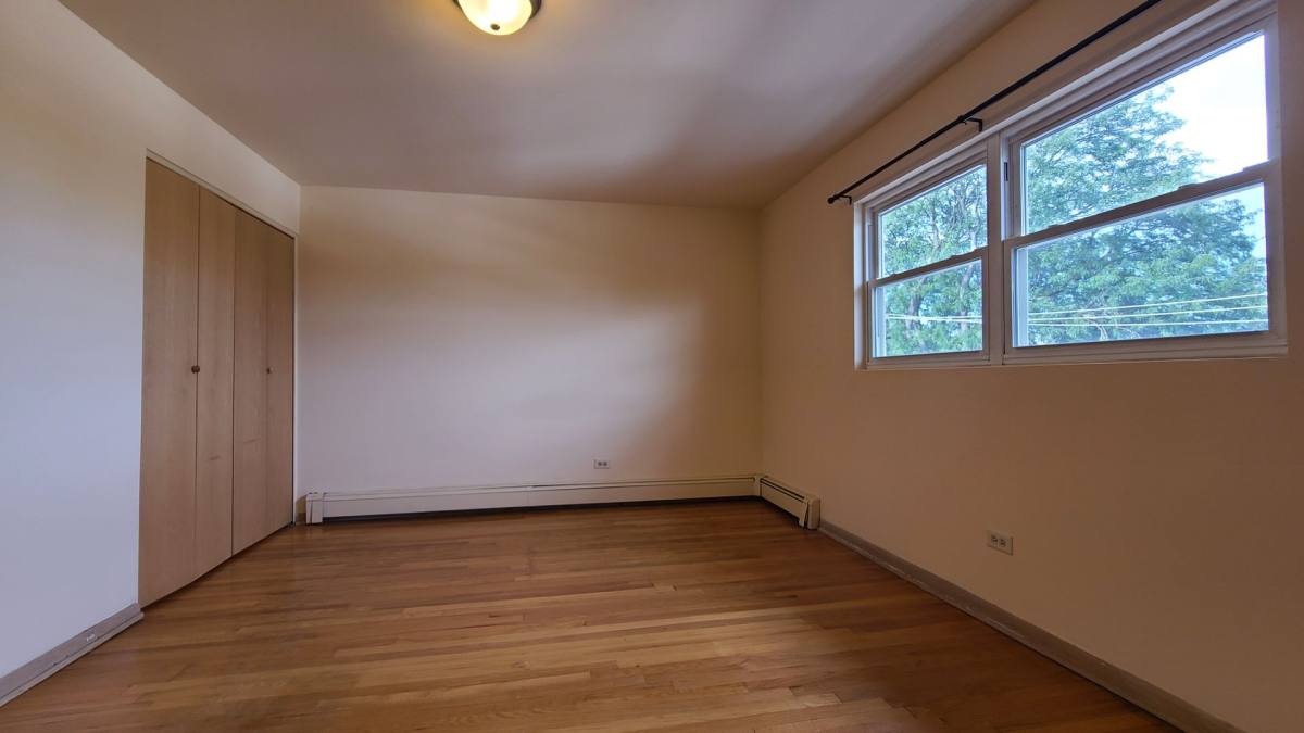 Apartment for rent at 10435 S Keating Ave, Oak Lawn, IL 60453