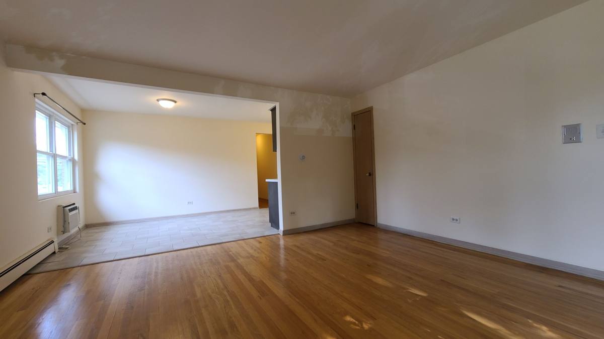 Apartment for rent at 10435 S Keating Ave, Oak Lawn, IL 60453