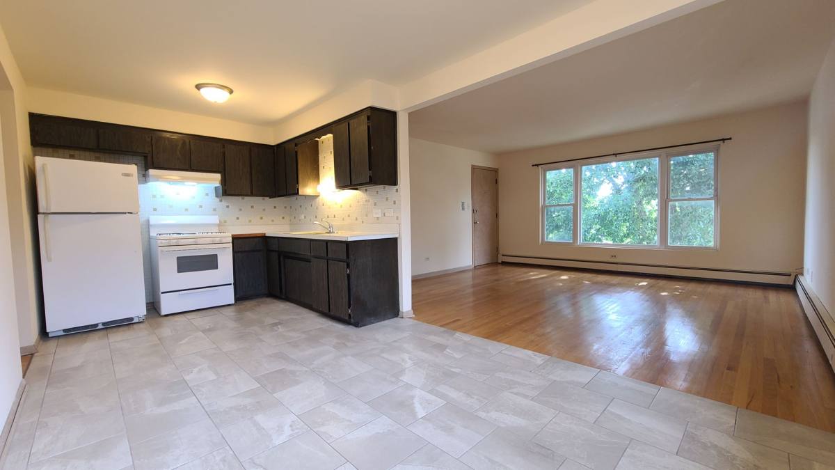 Apartment for rent at 10435 S Keating Ave, Oak Lawn, IL 60453