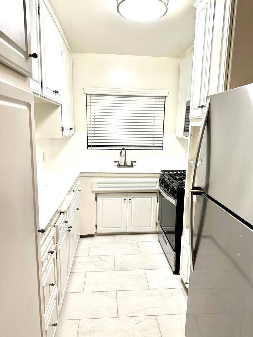 Apartment for rent at 7631 Norton Ave, Los Angeles, CA 90046