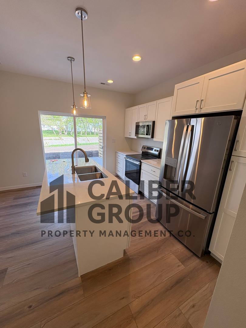 Condo for rent at 2113 W 8th St, Waterloo, IA 50702