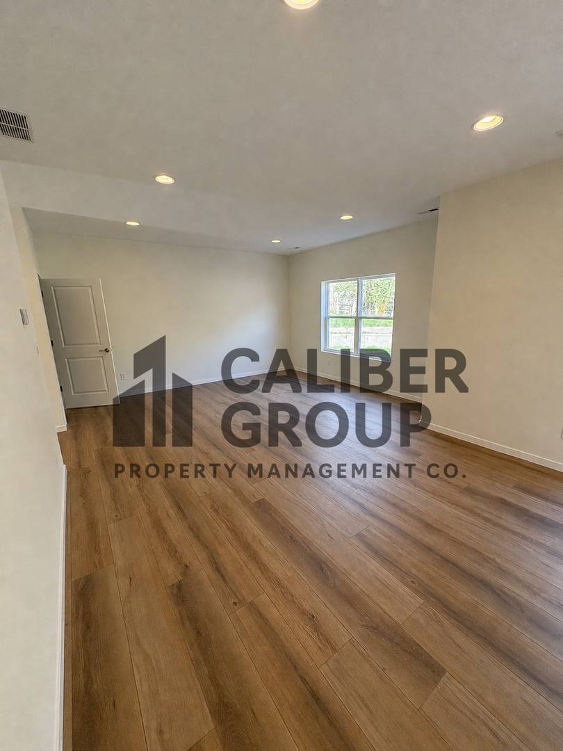 Condo for rent at 2113 W 8th St, Waterloo, IA 50702