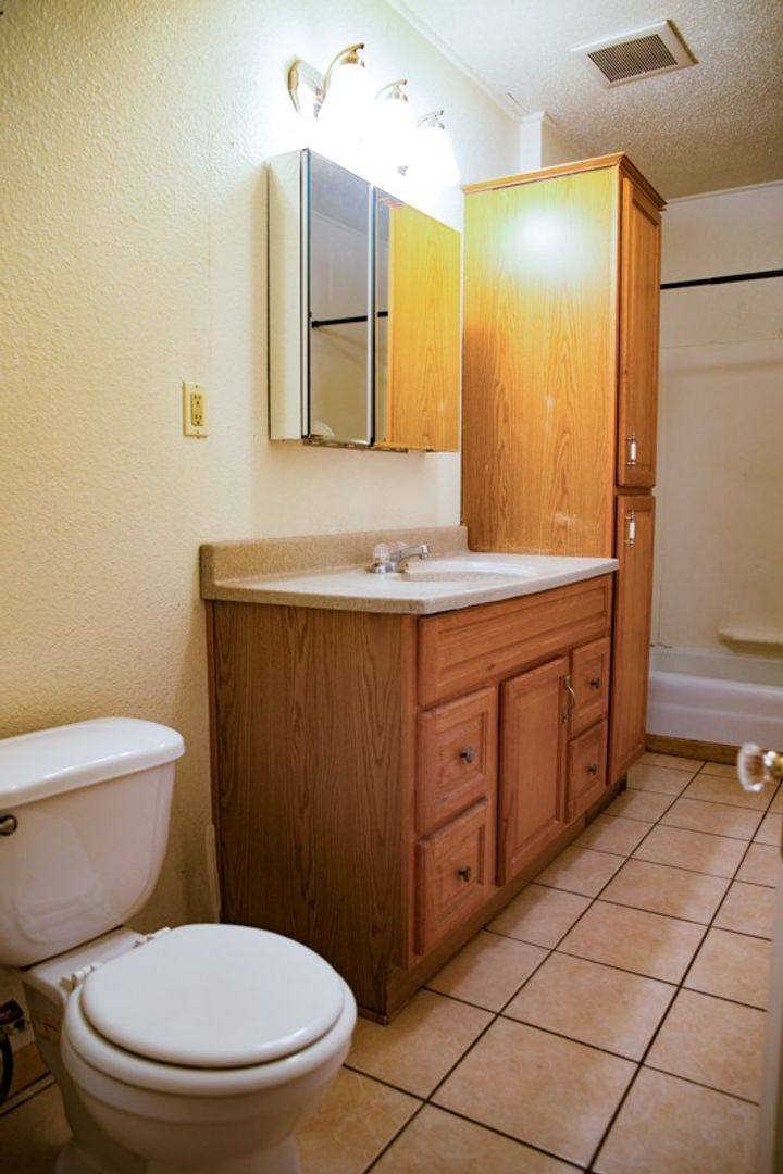 Apartment for rent at 946 15th Ave SE, Minneapolis, MN 55414