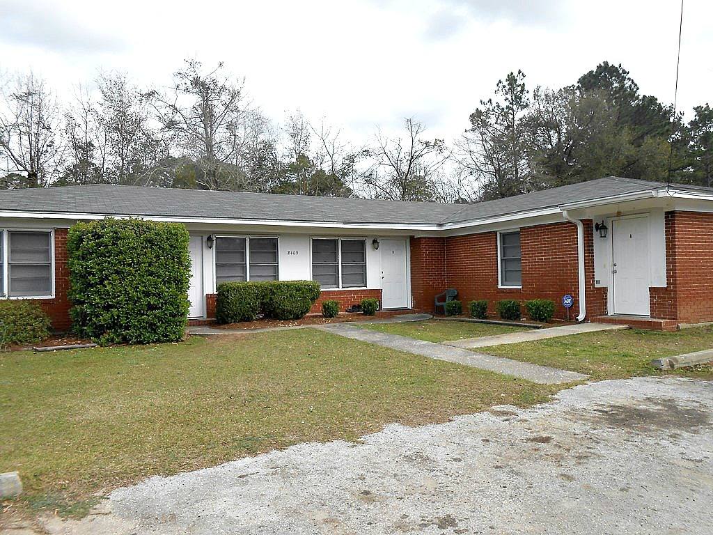 Apartment for rent at 2409 University Dr, Valdosta, GA 31602
