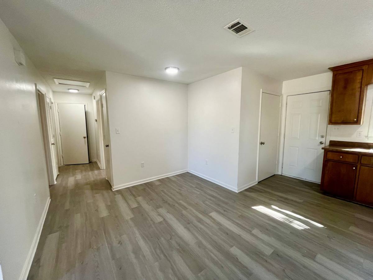Apartment for rent at 2409 University Dr, Valdosta, GA 31602