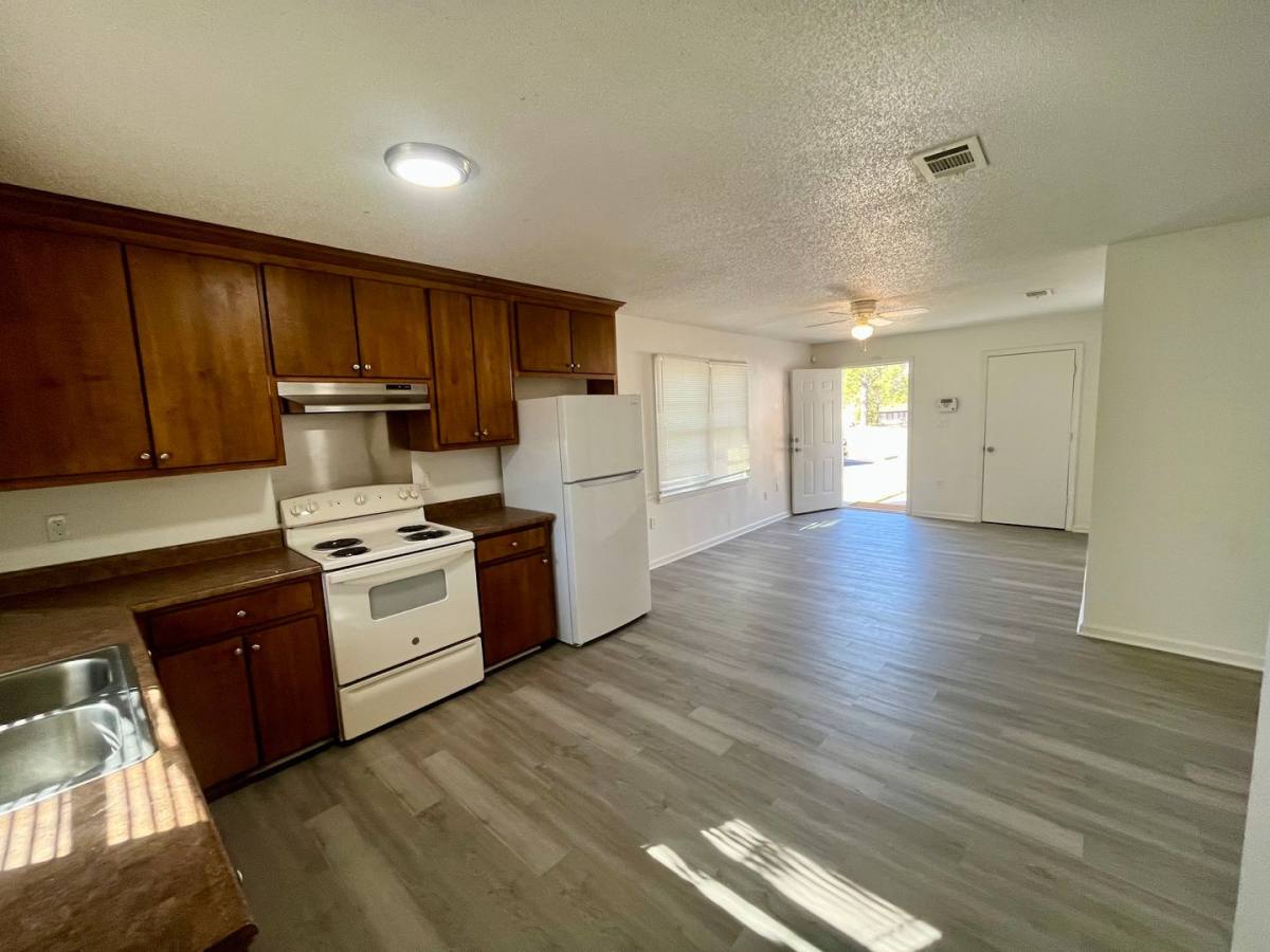 Apartment for rent at 2409 University Dr, Valdosta, GA 31602