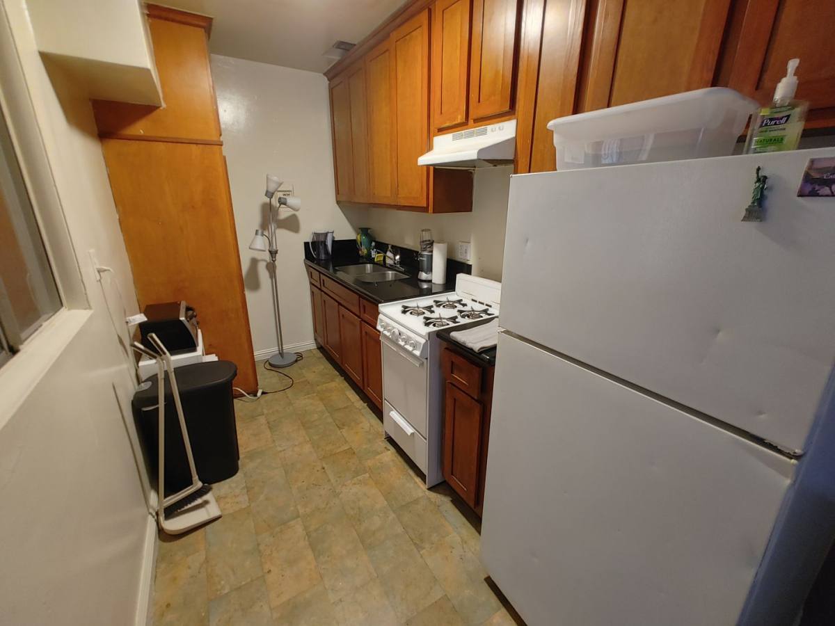 Apartment for rent at 2618 Ellendale Place, Los Angeles, CA 90007