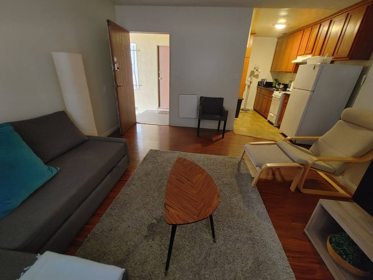 Apartment for rent at 2618 Ellendale Place, Los Angeles, CA 90007