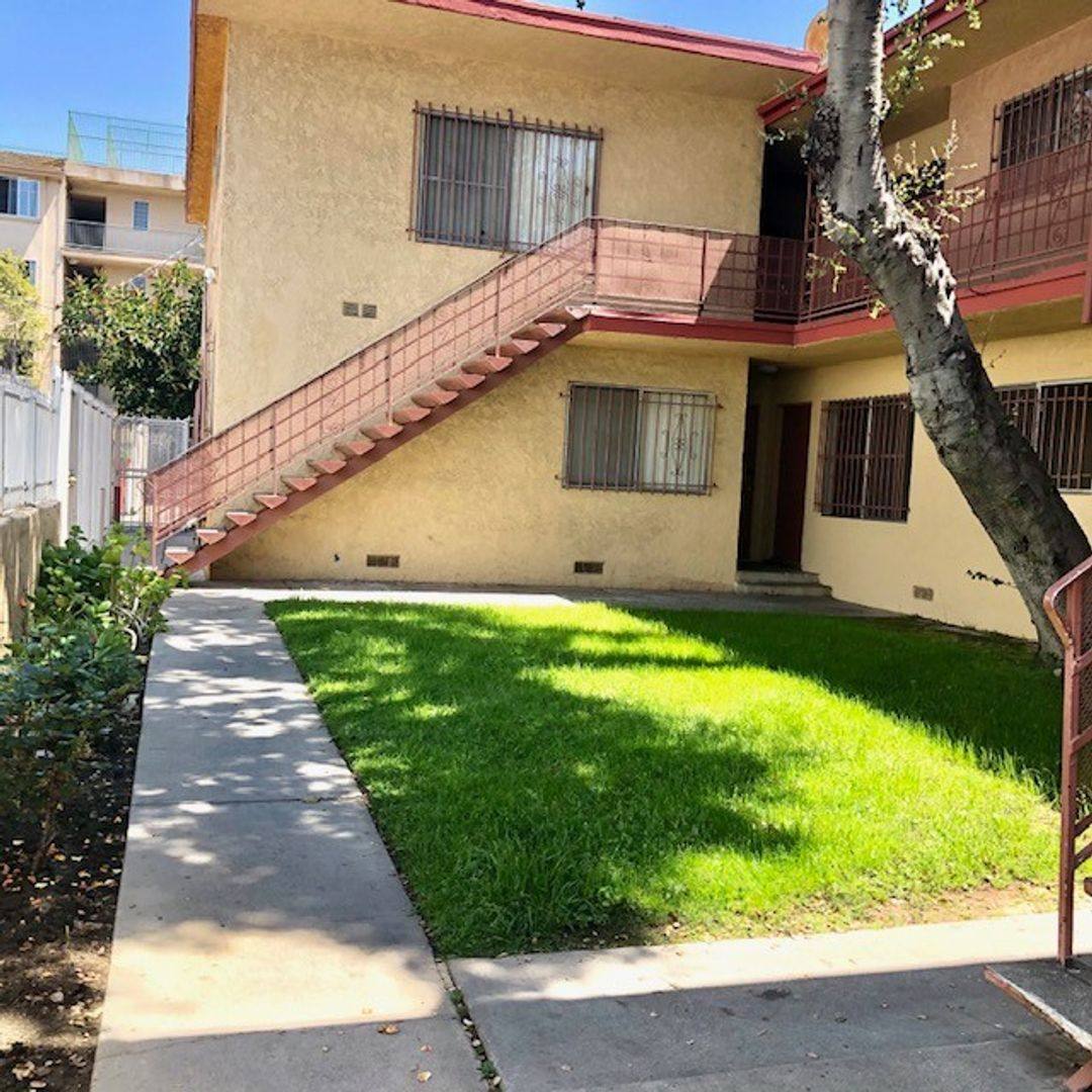Apartment for rent at 2618 Ellendale Place, Los Angeles, CA 90007