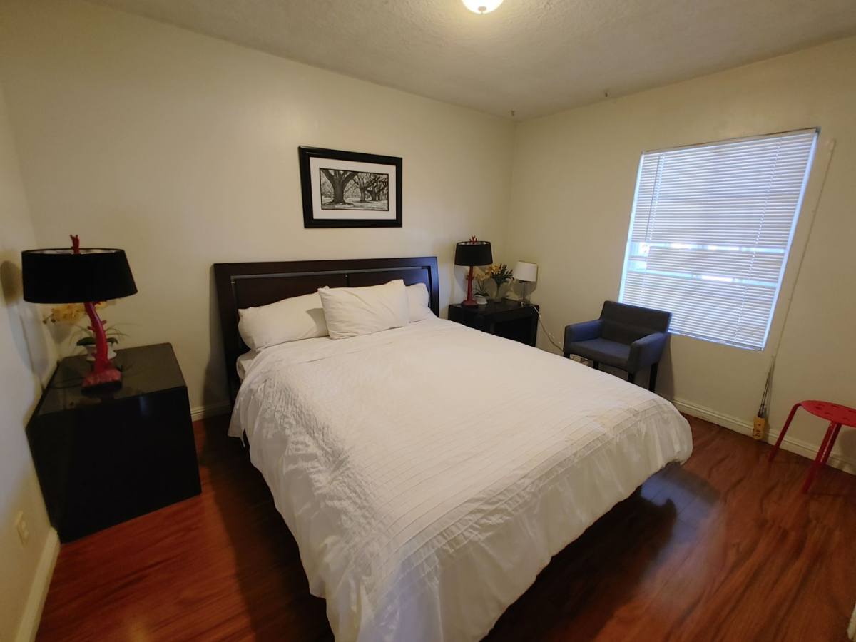 Apartment for rent at 2618 Ellendale Place, Los Angeles, CA 90007