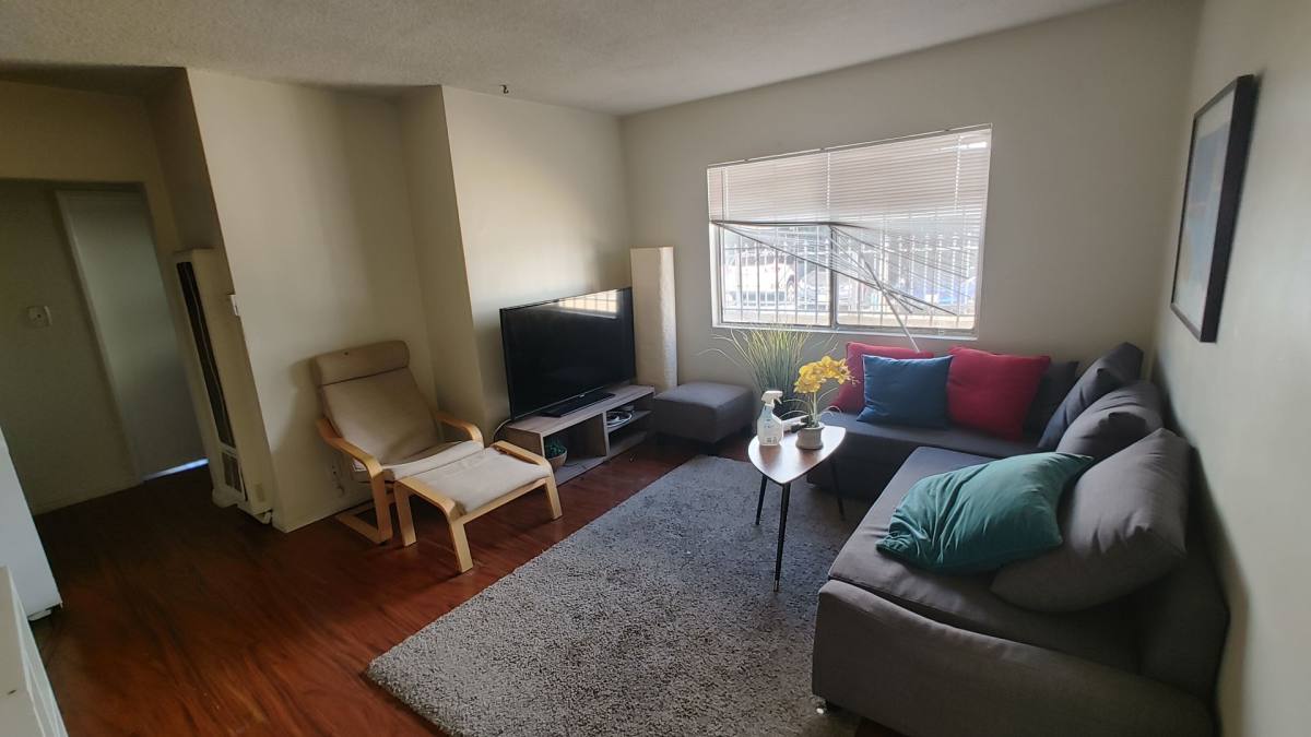 Apartment for rent at 2618 Ellendale Place, Los Angeles, CA 90007