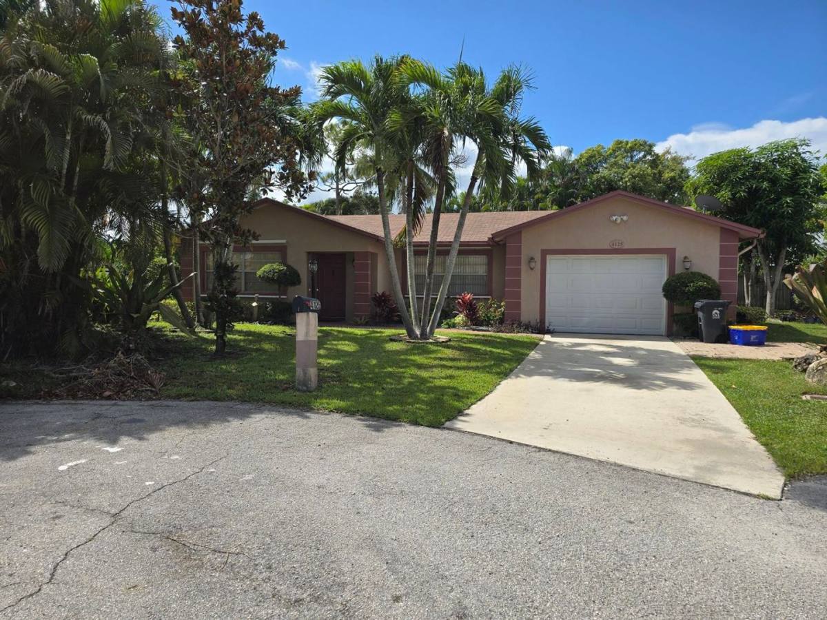 House for rent at 4125 Pine Branch Circle, Lake Worth, FL 33467