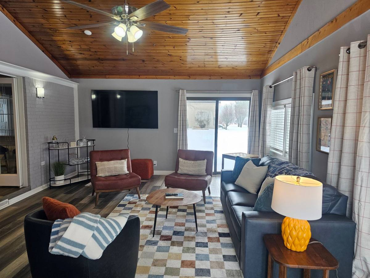 House for rent at 795 Country Club Dr, Greensburg, IN 47240