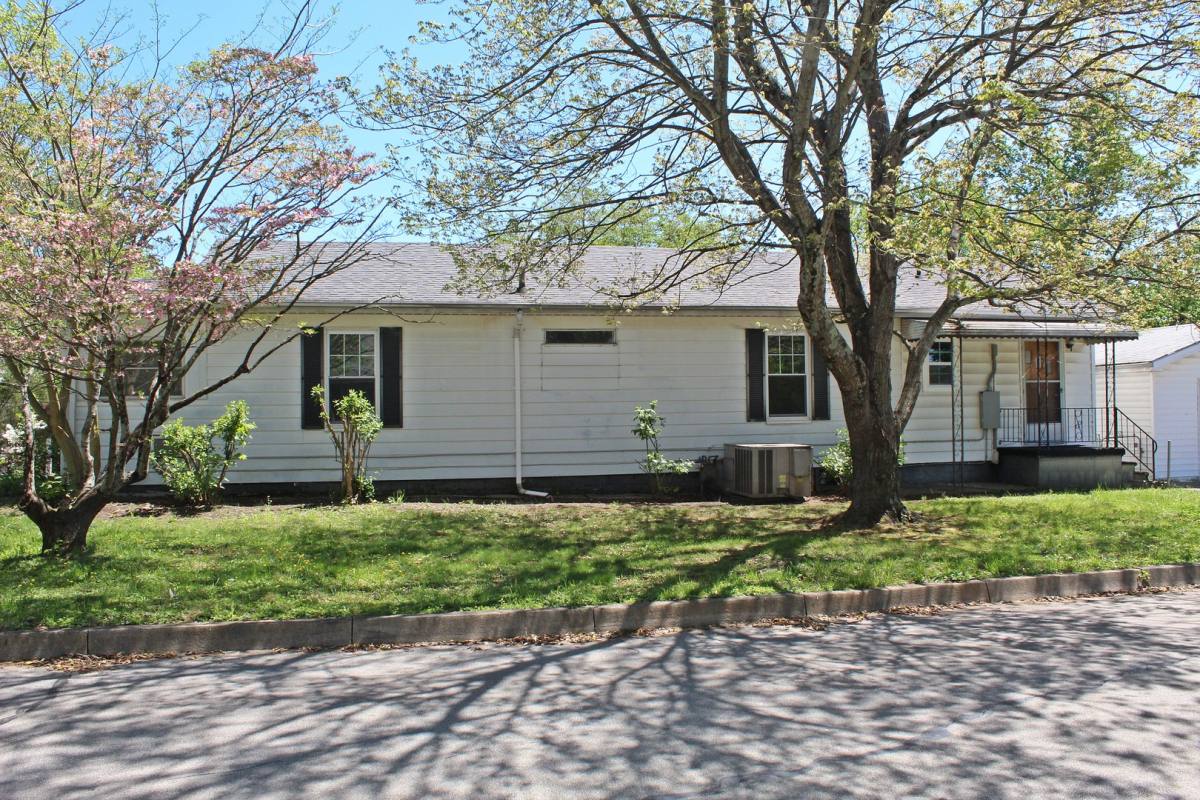 House for rent at 1379 Dalton St, Alcoa, TN 37701