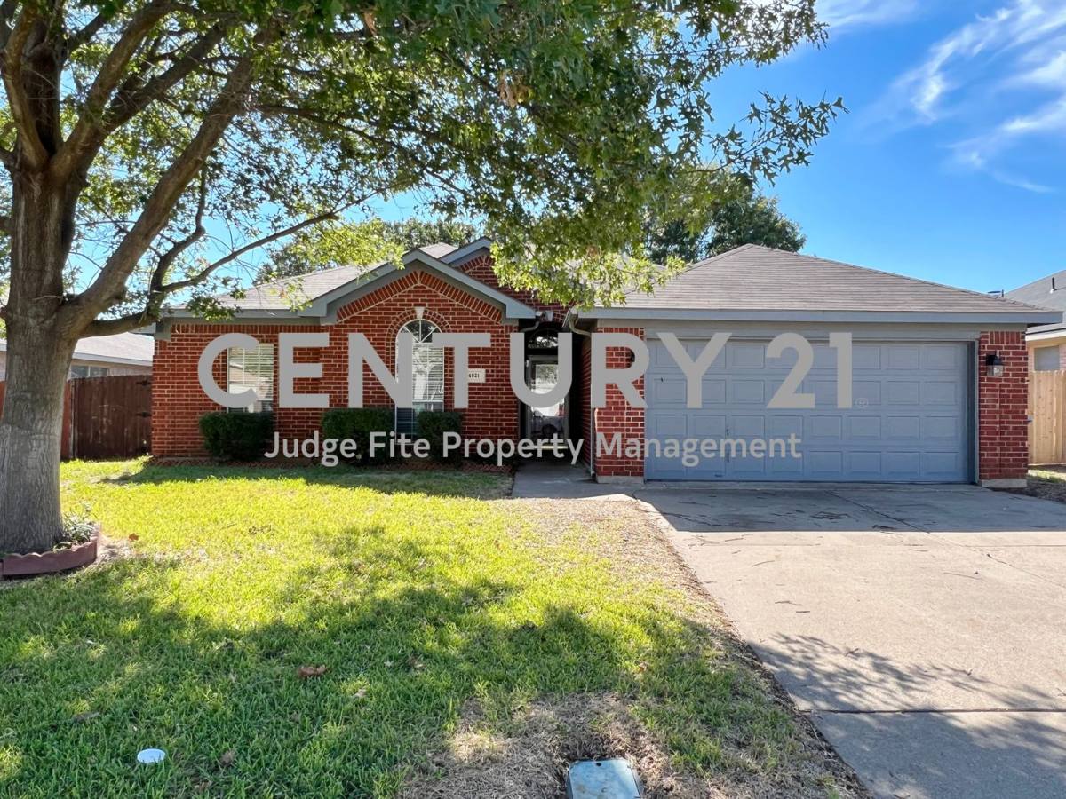 4021 Busch Gardens Dr, Fort Worth, TX 76123
