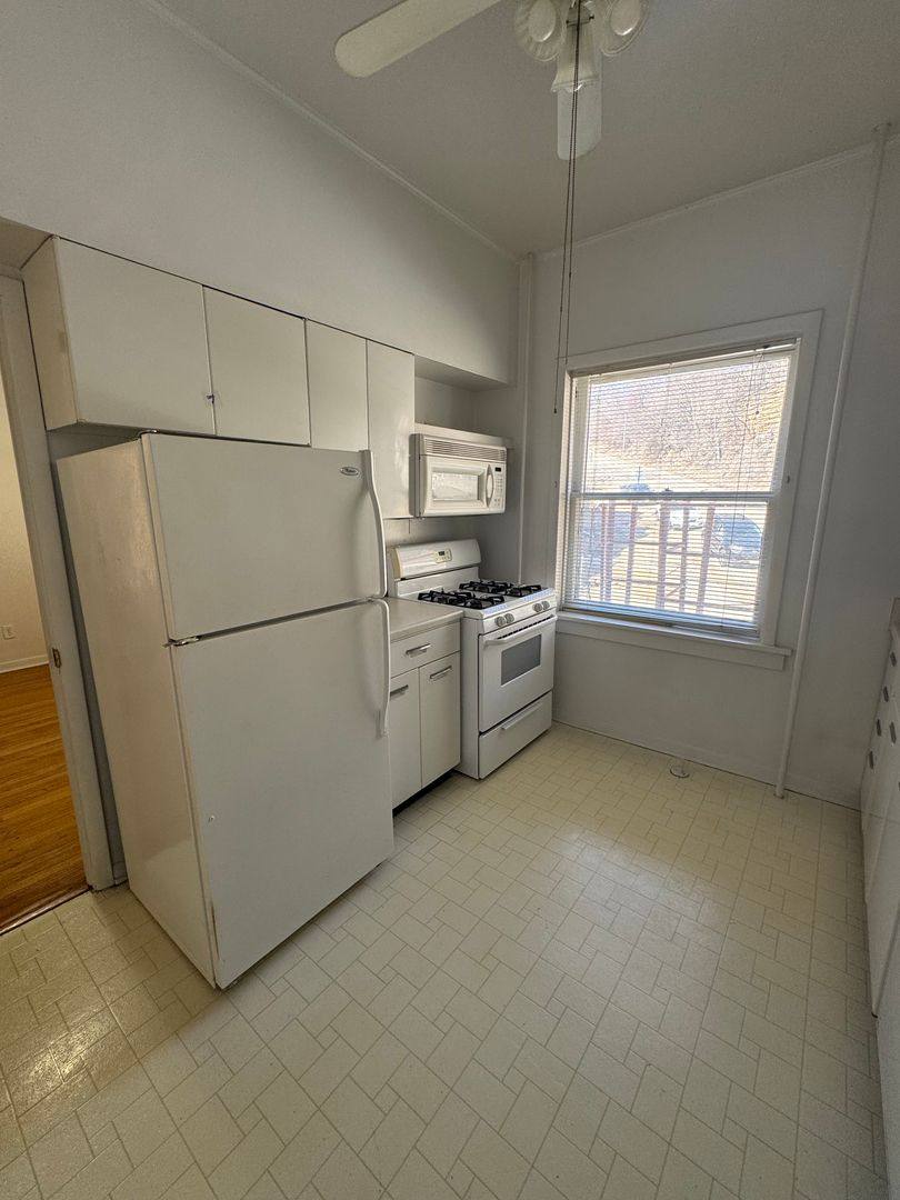 Apartment for rent at 201 W, 17th St, Dubuque, IA 52001