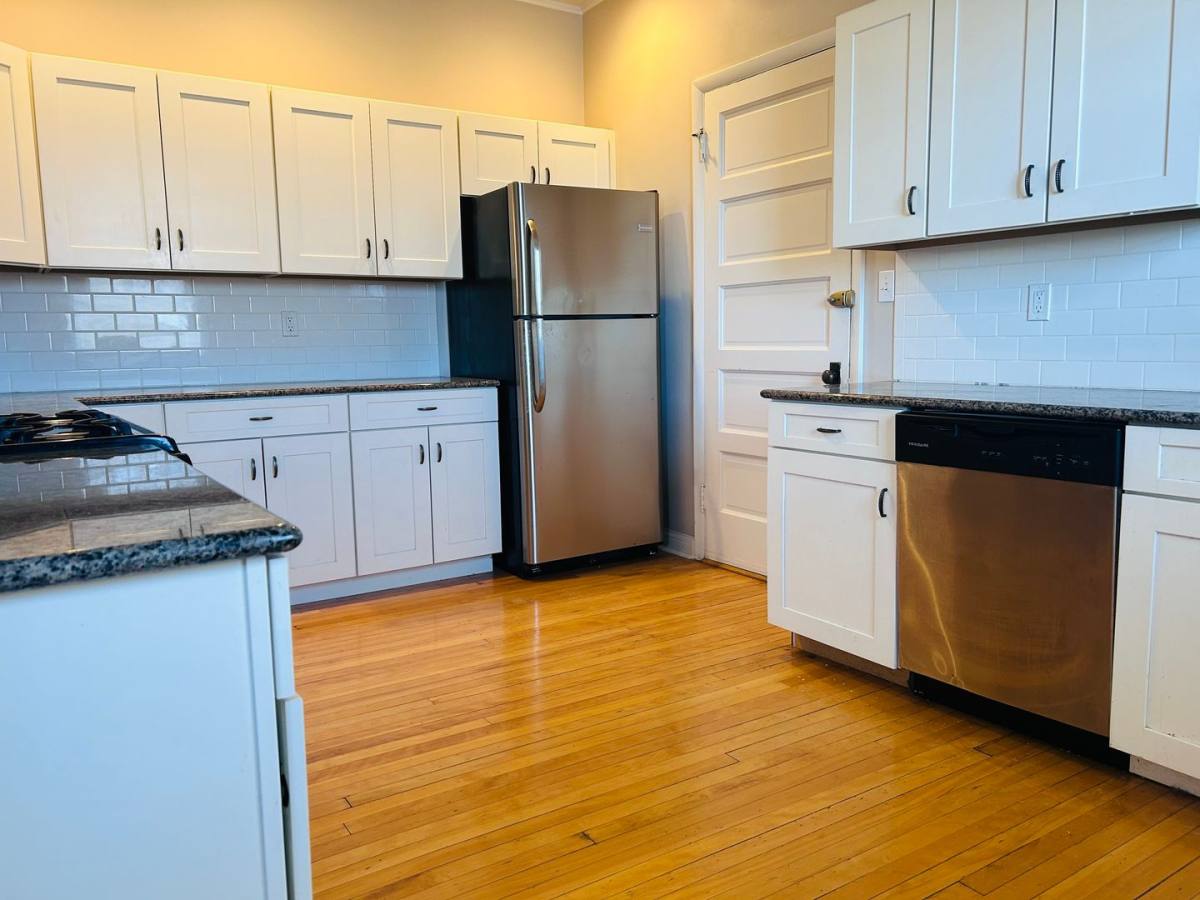 Apartment for rent at 201 W, 17th St, Dubuque, IA 52001