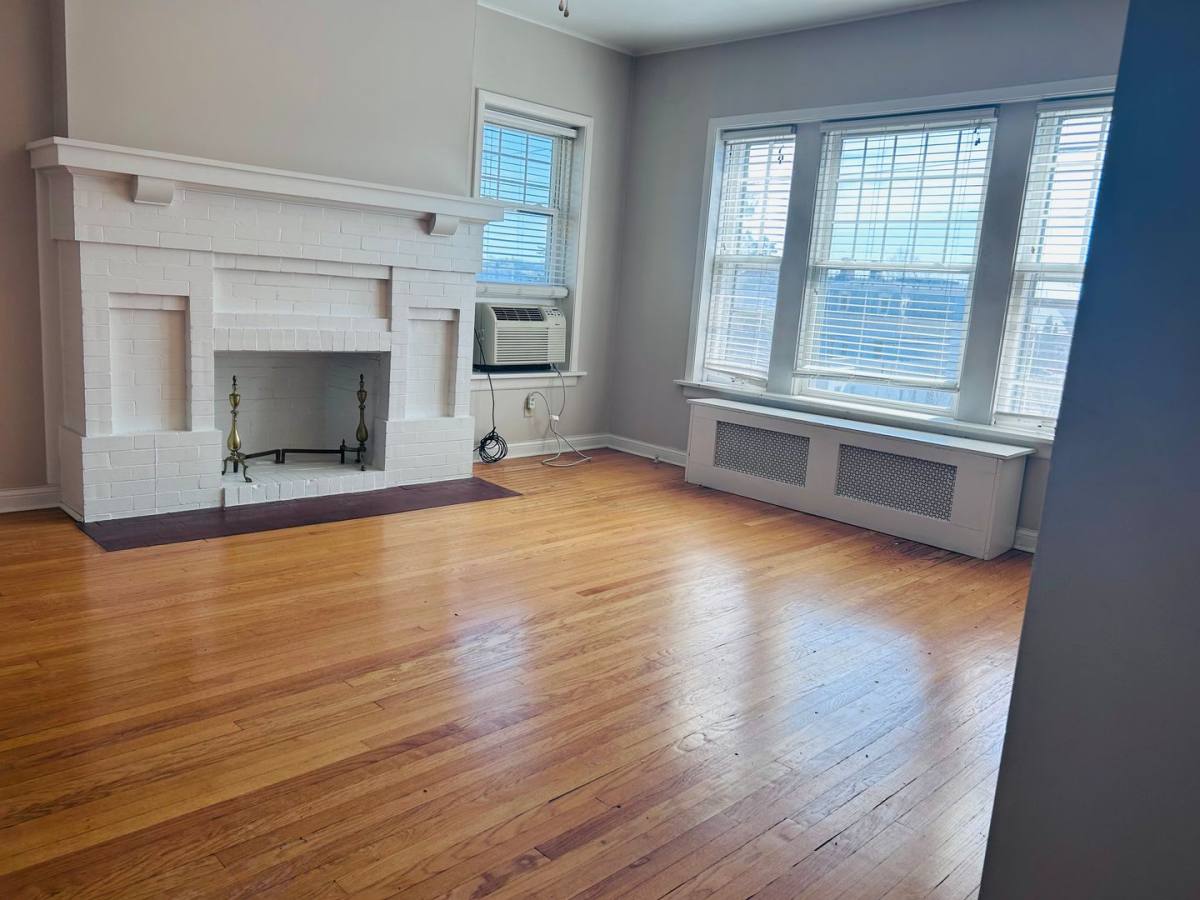 Apartment for rent at 201 W, 17th St, Dubuque, IA 52001