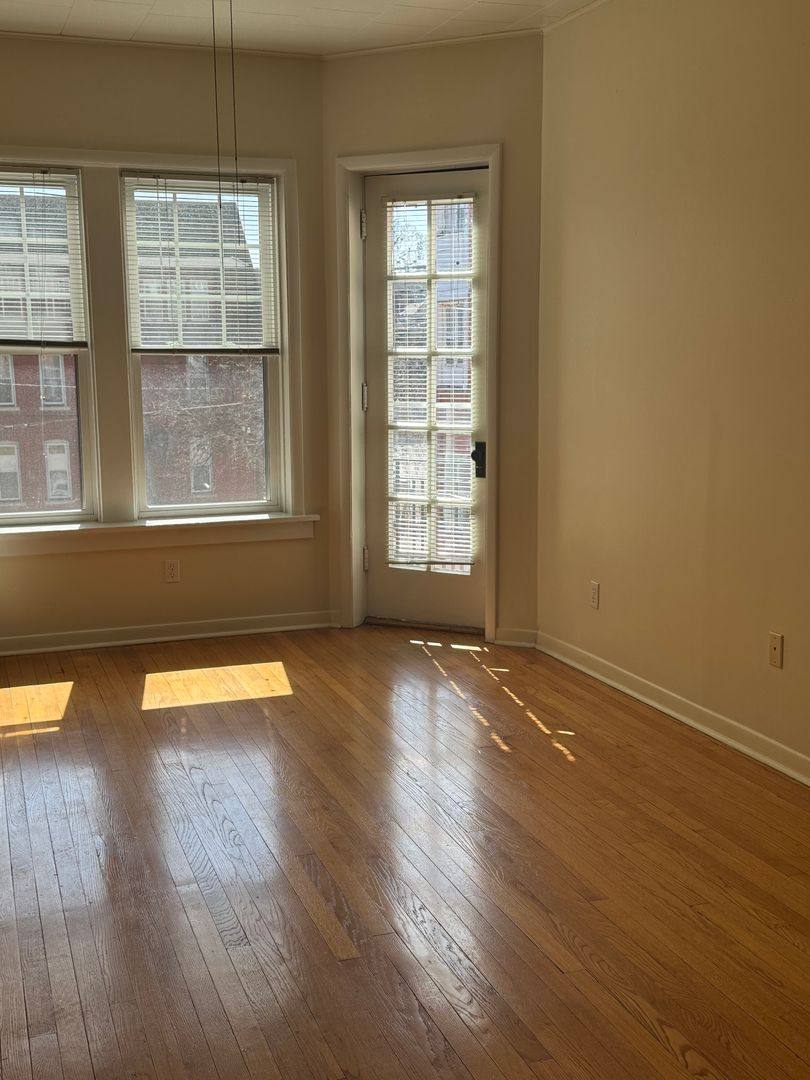Apartment for rent at 201 W, 17th St, Dubuque, IA 52001