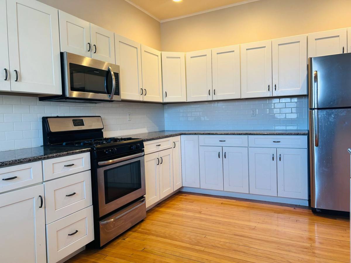 Apartment for rent at 201 W, 17th St, Dubuque, IA 52001