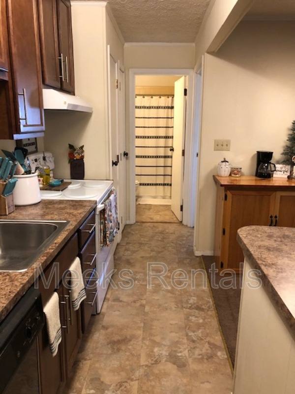 Apartment for rent at 1663 6th Ave, Huntington, WV 25703