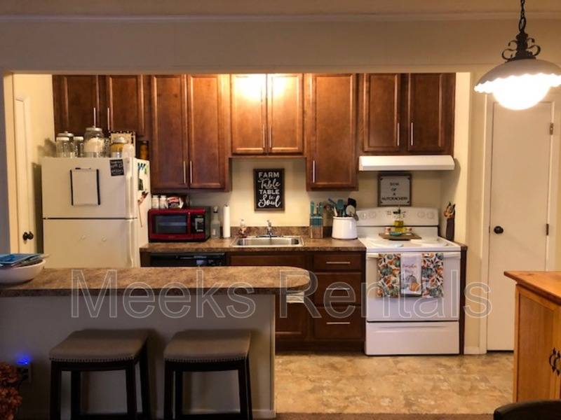 Apartment for rent at 1663 6th Ave, Huntington, WV 25703