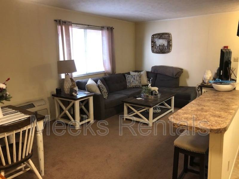 Apartment for rent at 1663 6th Ave, Huntington, WV 25703