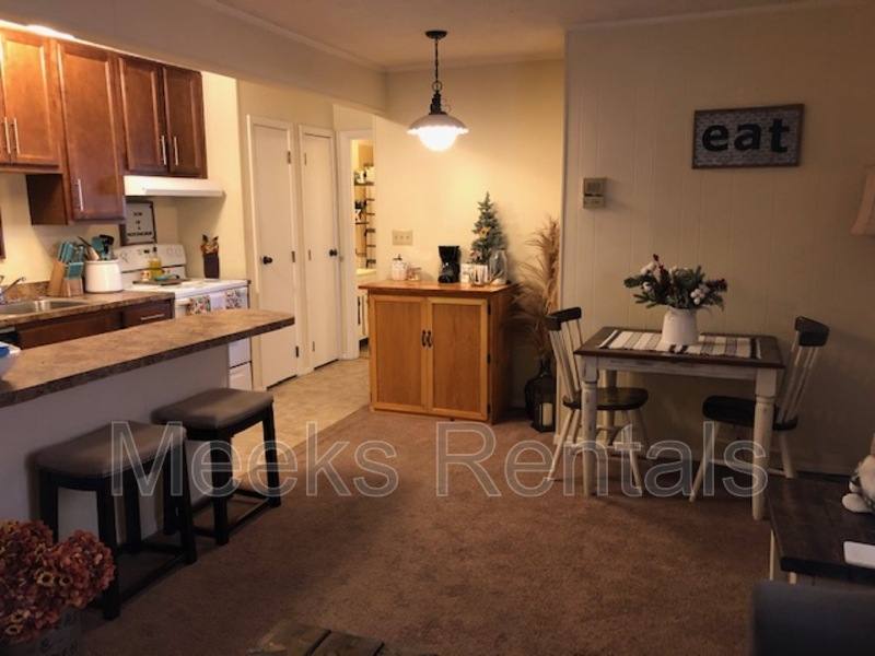 Apartment for rent at 1663 6th Ave, Huntington, WV 25703
