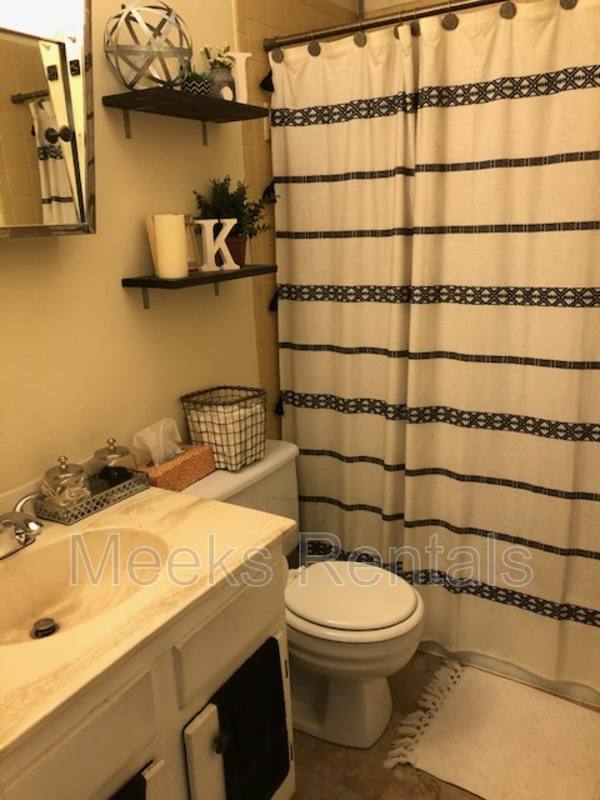 Apartment for rent at 1663 6th Ave, Huntington, WV 25703