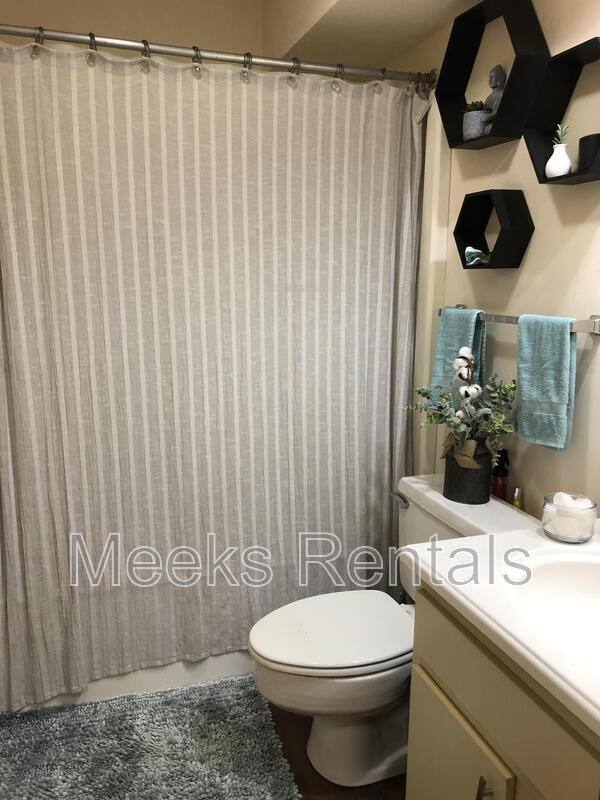 Apartment for rent at 1615 6th Ave, Huntington, WV 25703