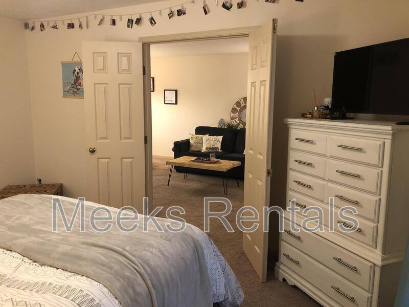 Apartment for rent at 1615 6th Ave, Huntington, WV 25703