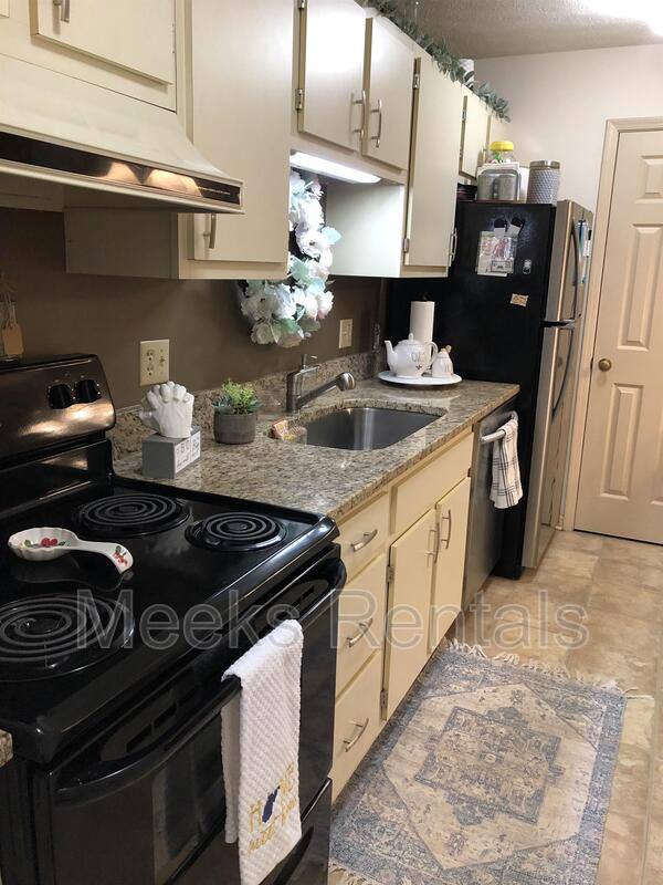Apartment for rent at 1615 6th Ave, Huntington, WV 25703