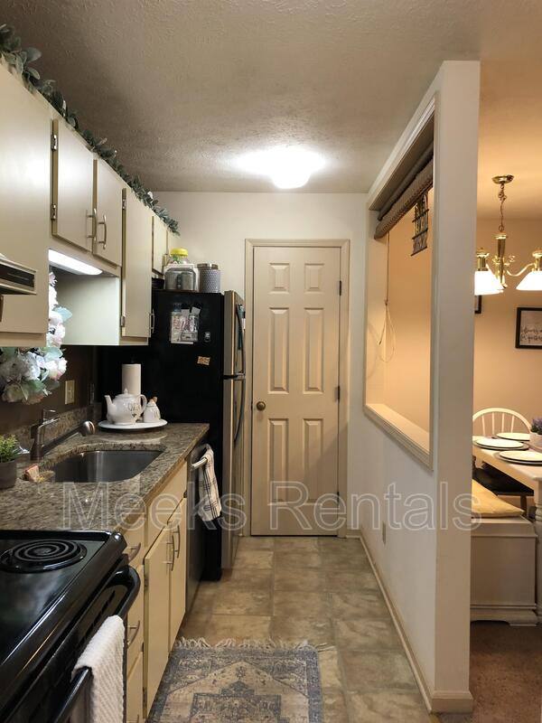 Apartment for rent at 1615 6th Ave, Huntington, WV 25703