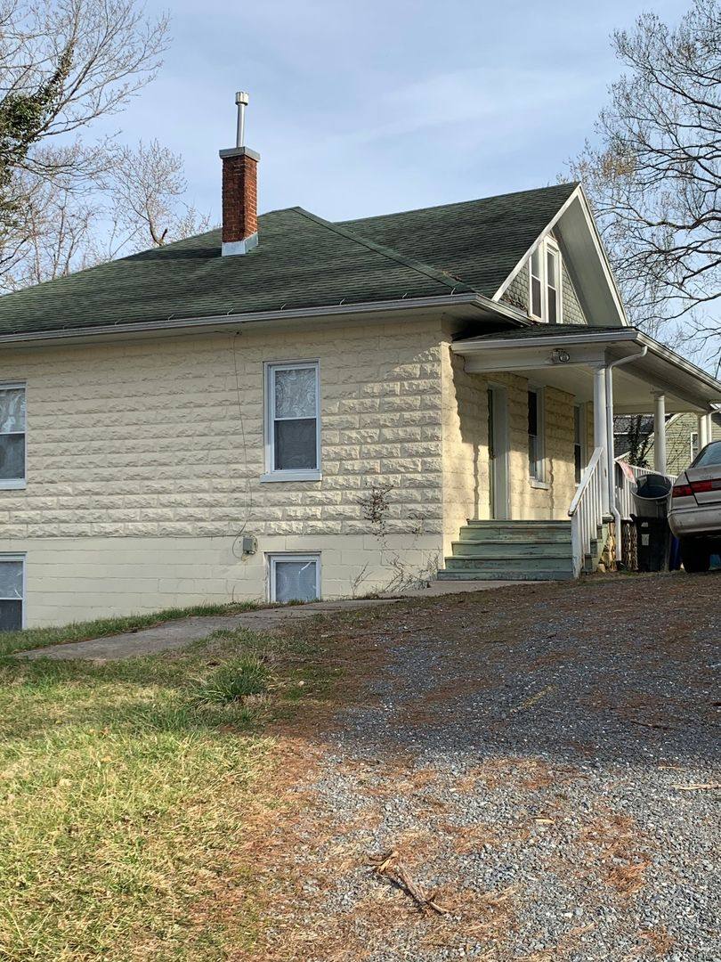 Apartment for rent at 215 N Lewis St, Lexington, VA 24450