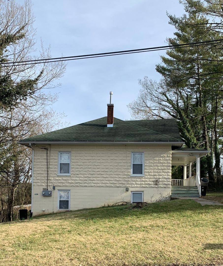 Apartment for rent at 215 N Lewis St, Lexington, VA 24450