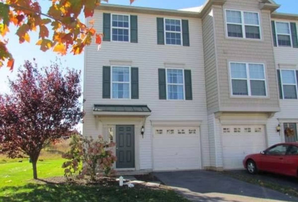 Townhouse for rent at 127 Dorchester Lane, Bellefonte, PA 16823