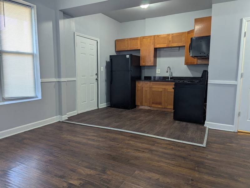 Apartment for rent at 6401 S Saint Lawrence Ave #1, Chicago, IL 60637