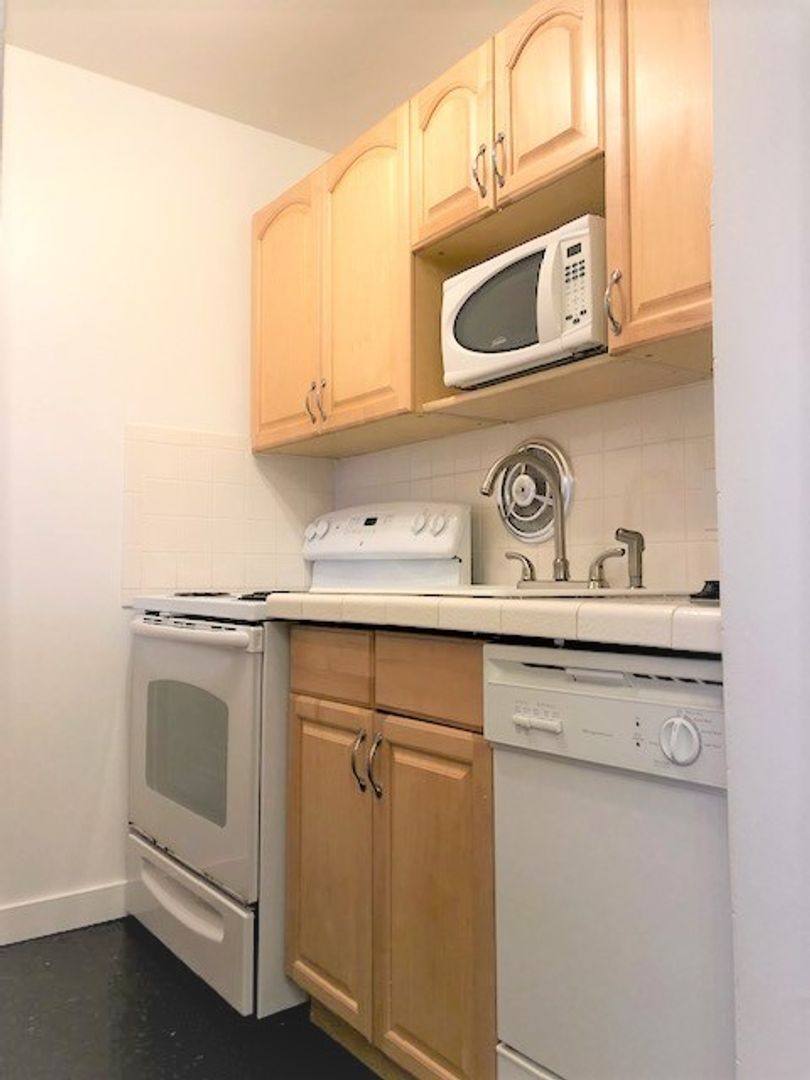 Apartment for rent at 412 Bellevue Ave E, Seattle, WA 98102