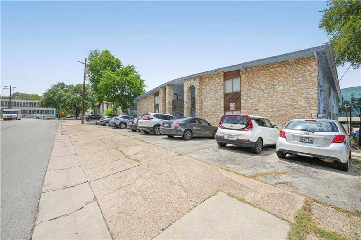 Apartment for rent at 2408 Longview St, Austin, TX 78705
