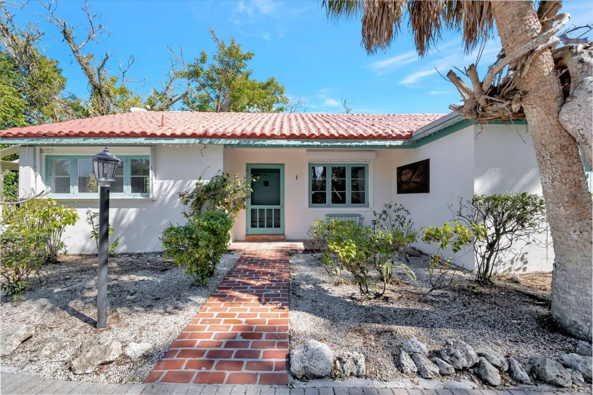 House for rent at 4237 Higel Ave, Sarasota, FL 34242